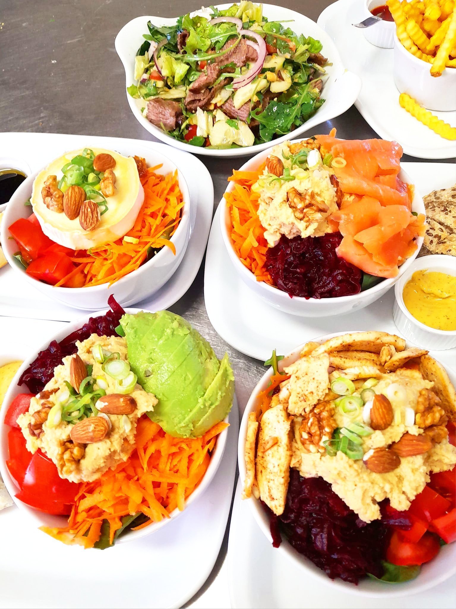 TOMIK Goat Cheese Salad (with mixed leaves, nuts & balsamic dressing)