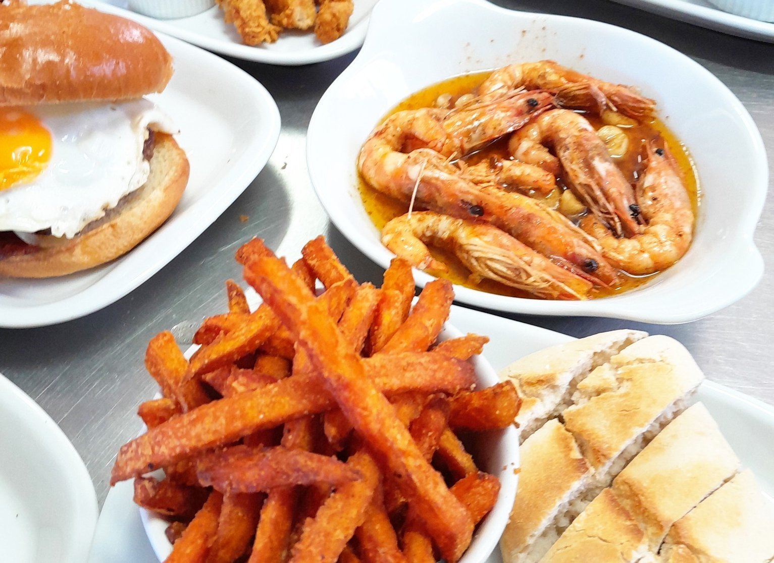 TOMIK Garlic Prawns (with freshly baked bread)