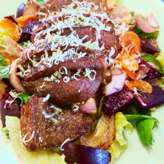 TOMIK Premium Steak Salad with Homemade Dressing