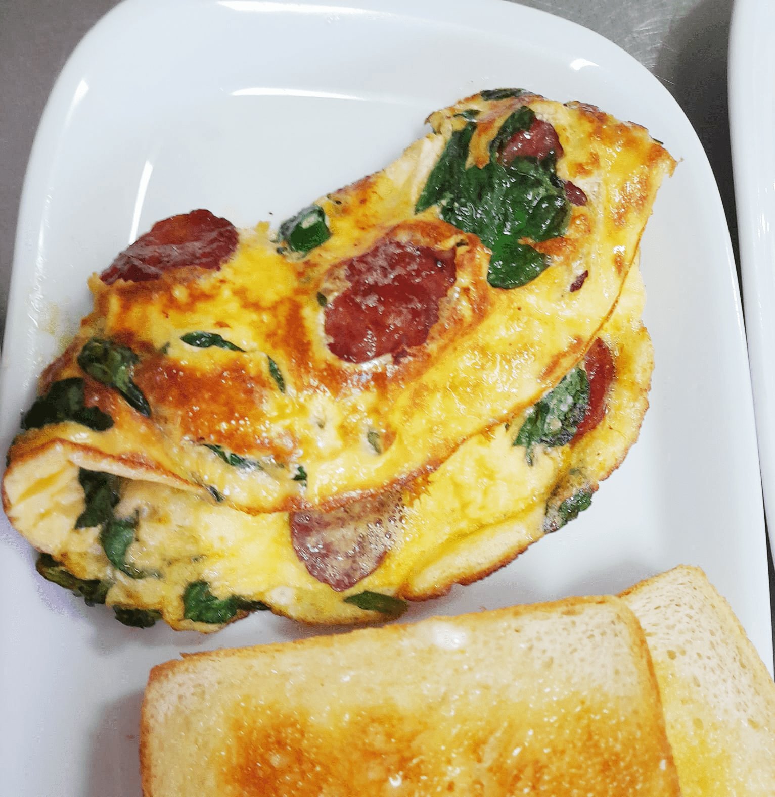 Brunch TOMIK TOMIK Cheddar & Spinach Omelette