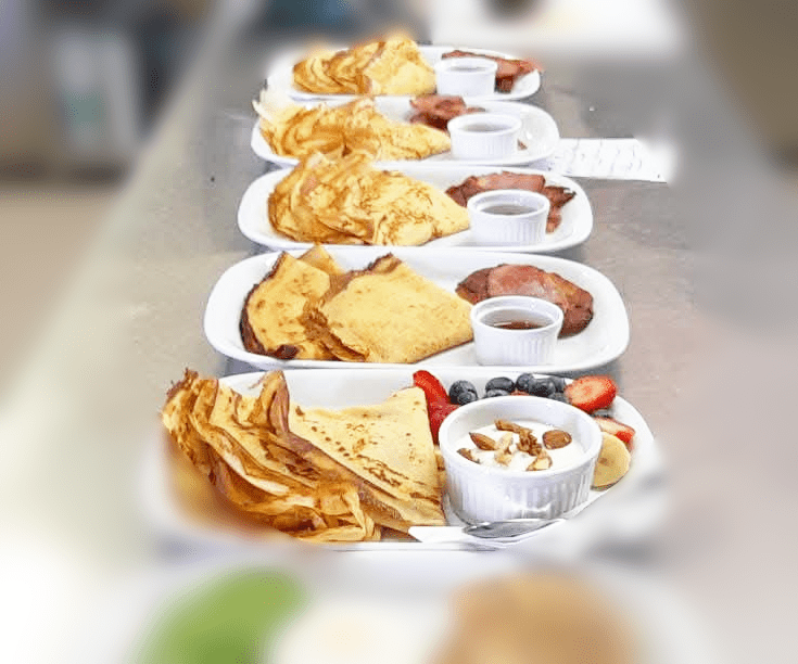 Brunch at TOMIK – Fresh Pancakes Every Day